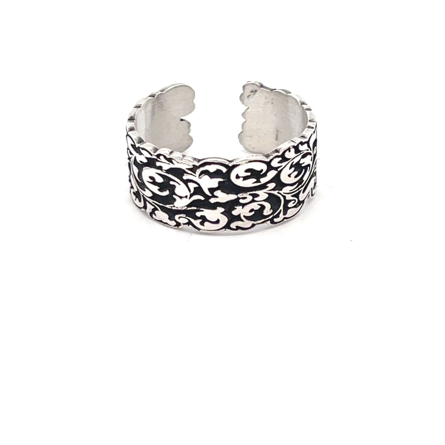 Elegant Silver Ring with Intricate Design