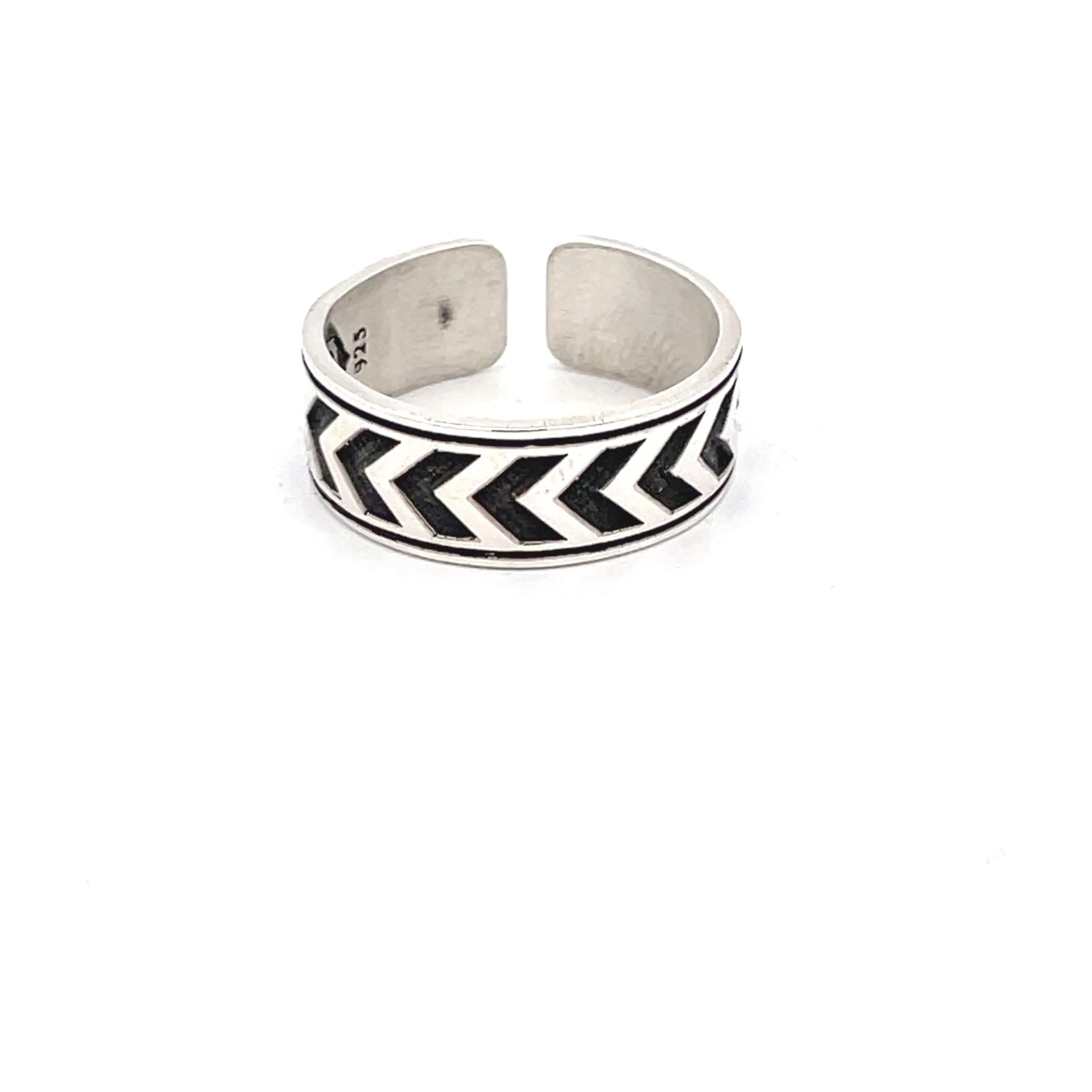 Stylish Chevron Pattern Ring