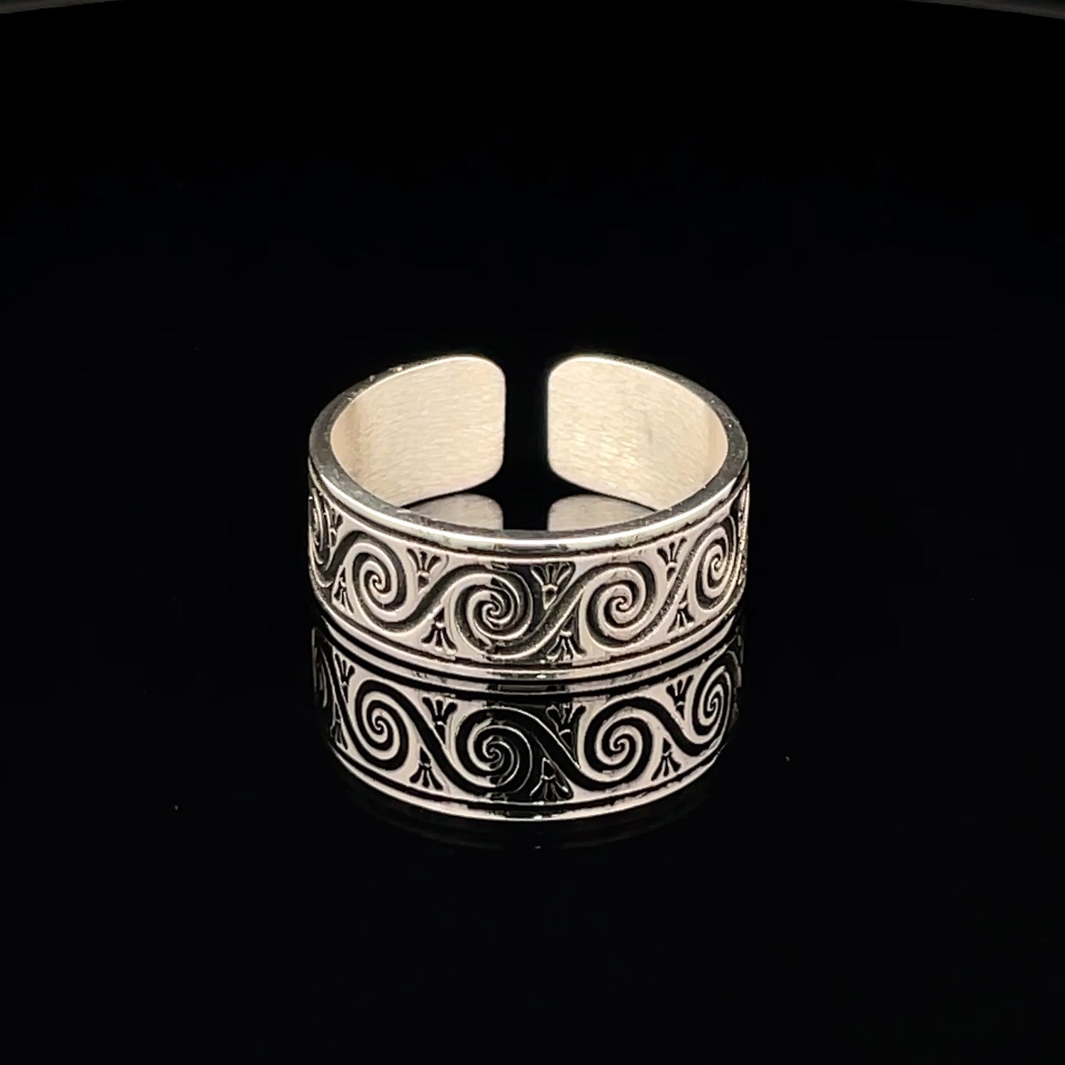 Elegant Silver Swirl Ring