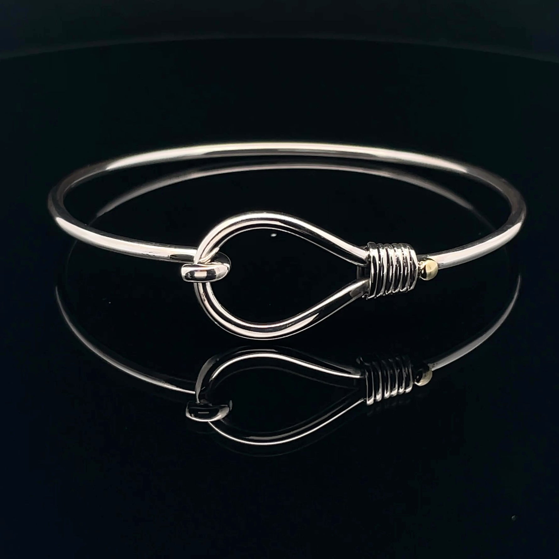 Elegant Silver Wire Bracelet