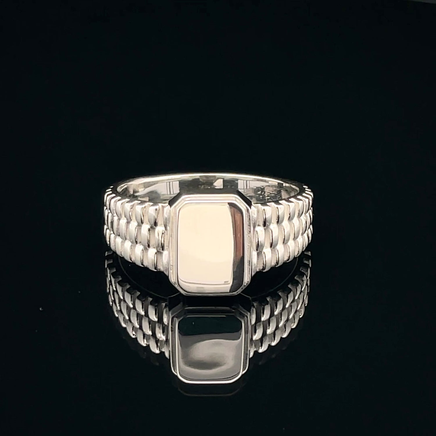 Elegant Silver Ring with Unique Design