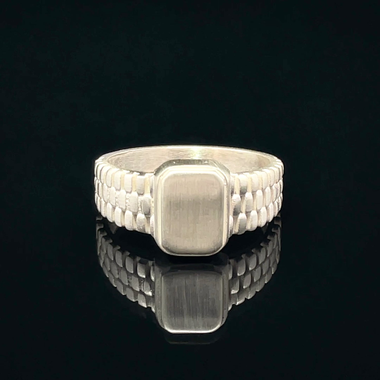 Elegant Silver Ring with Unique Design