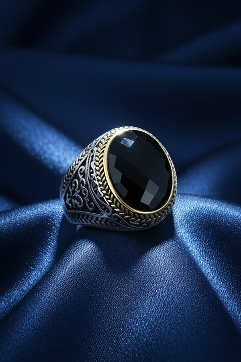 Avarn Zircon Silver Ring