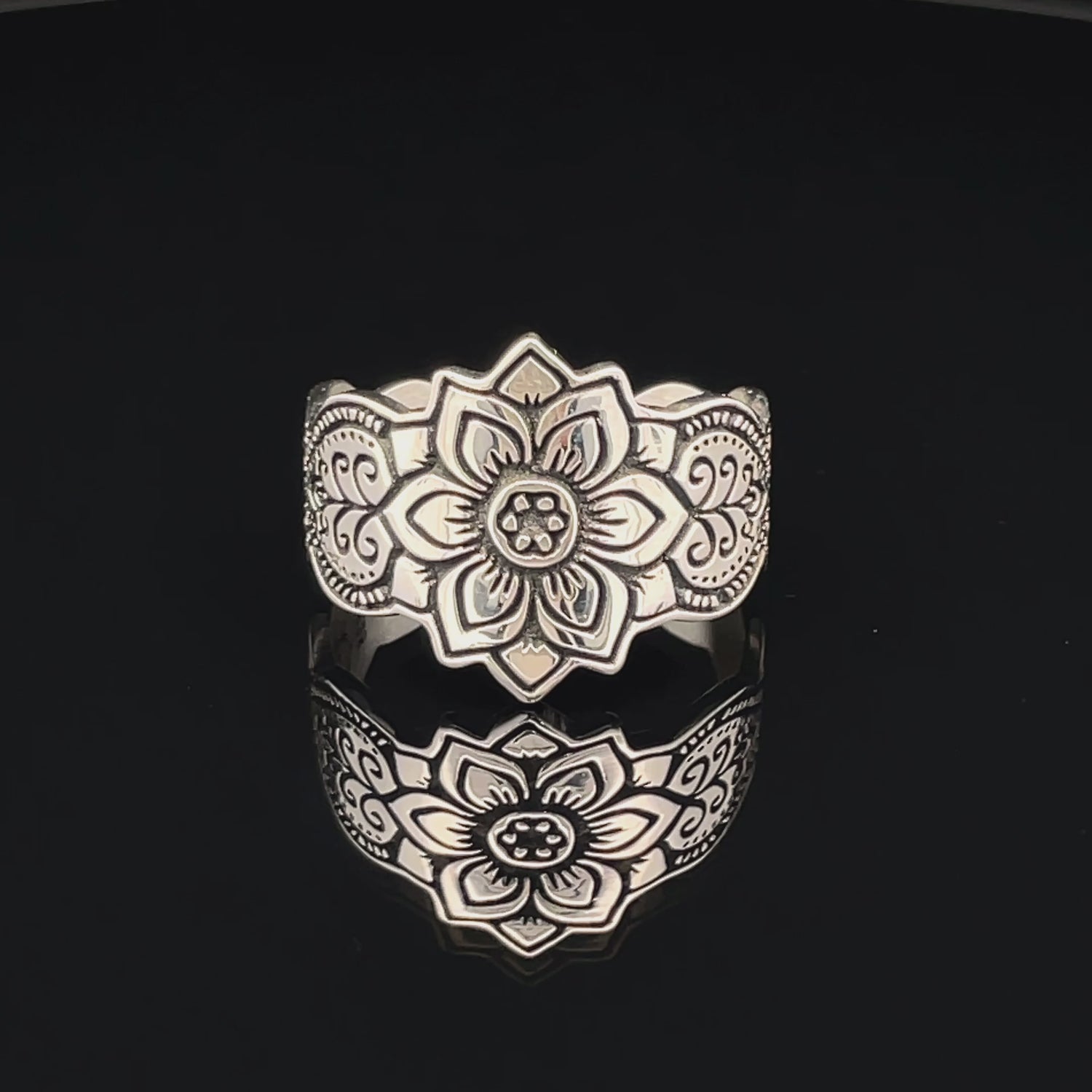 Elegant Floral Silver Ring