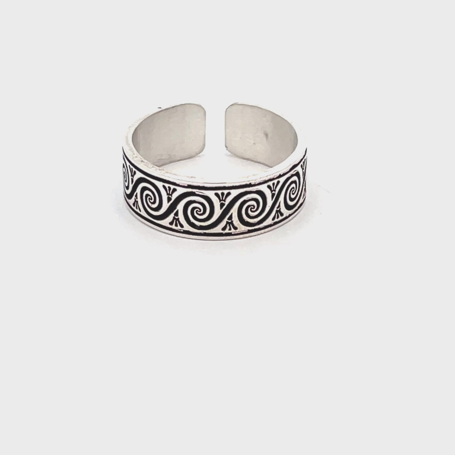 Elegant Silver Swirl Ring