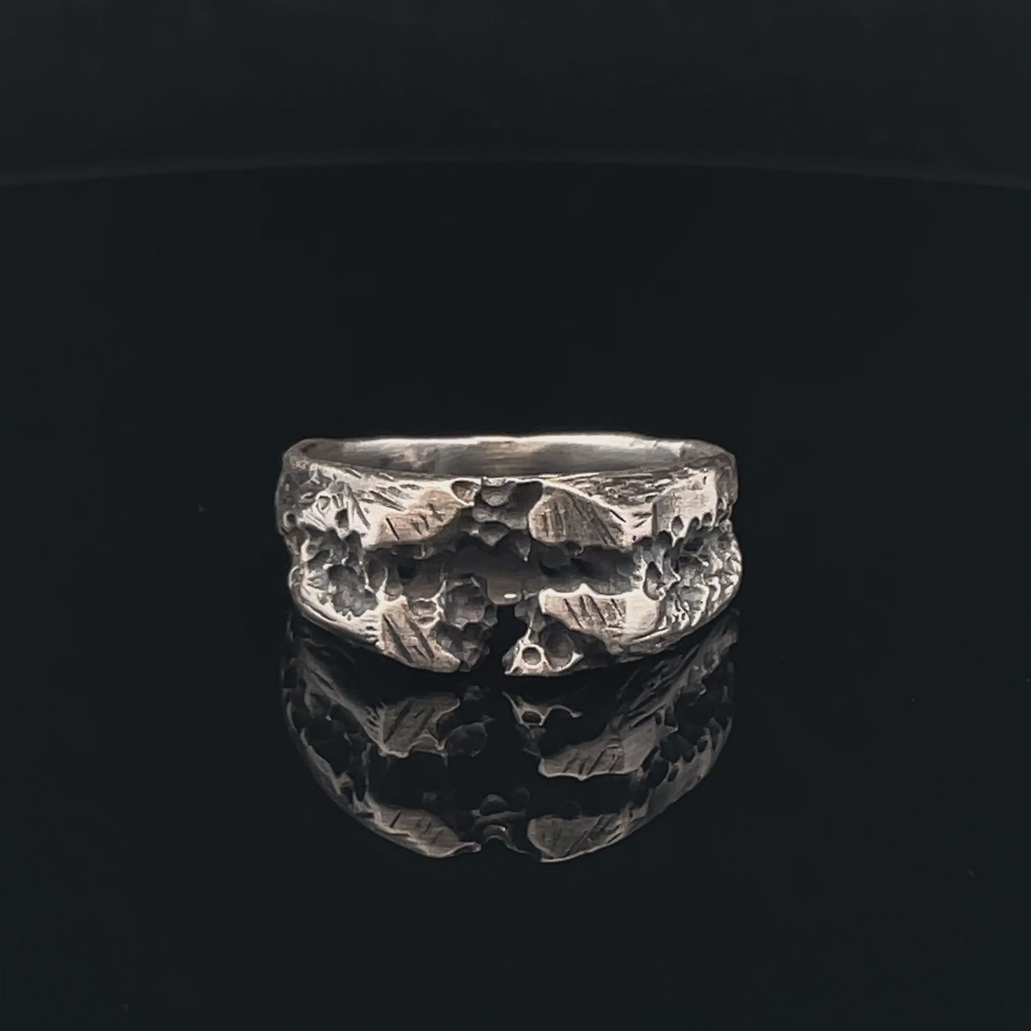Intricate Silver Leaf Ring