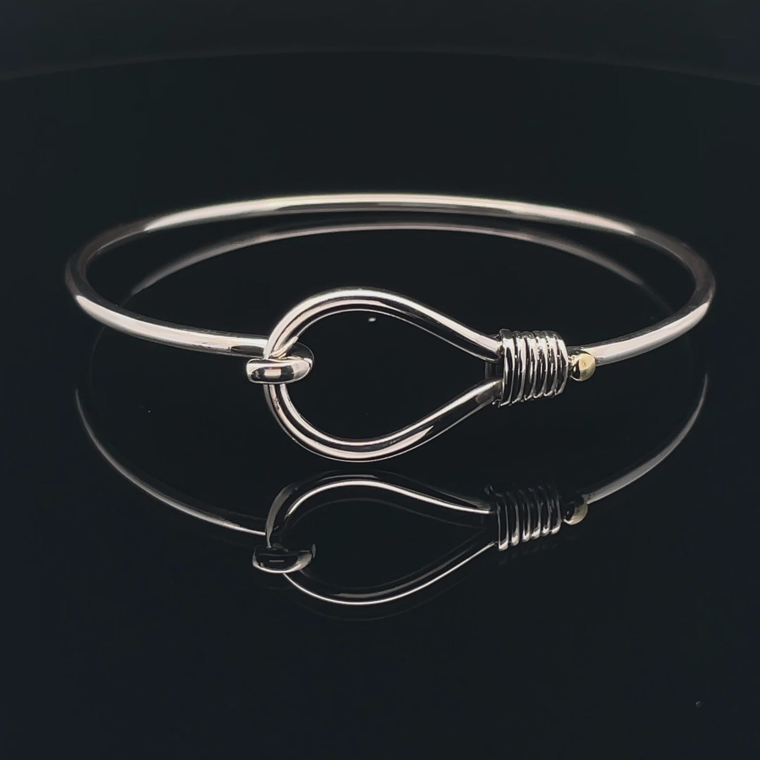 Elegant Silver Wire Bracelet