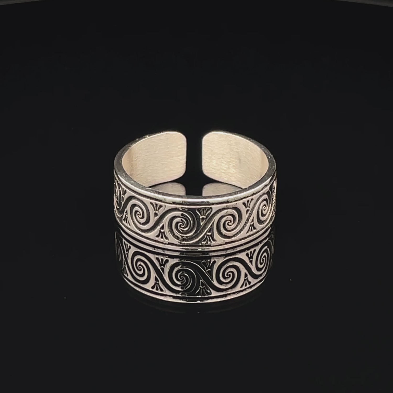 Elegant Silver Swirl Ring