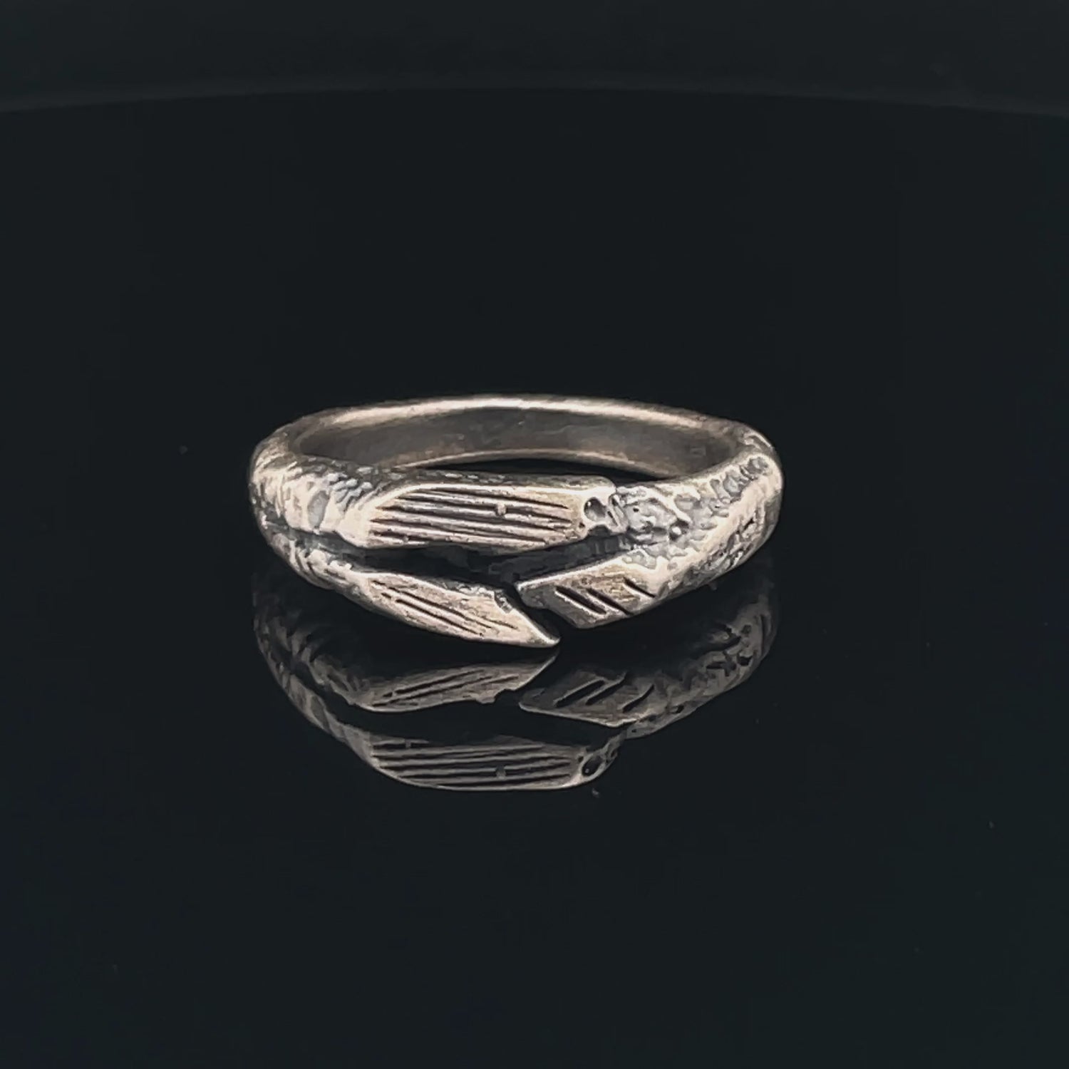 Elegant Silver Feather Ring