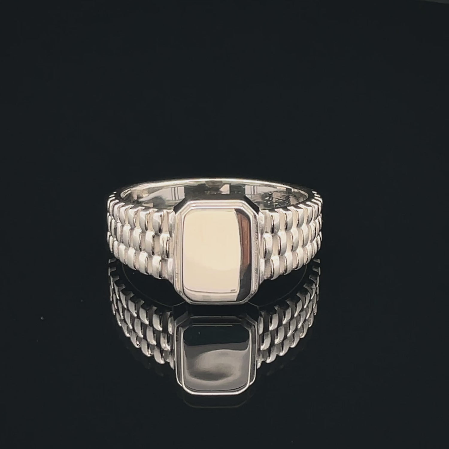 Elegant Silver Ring with Unique Design