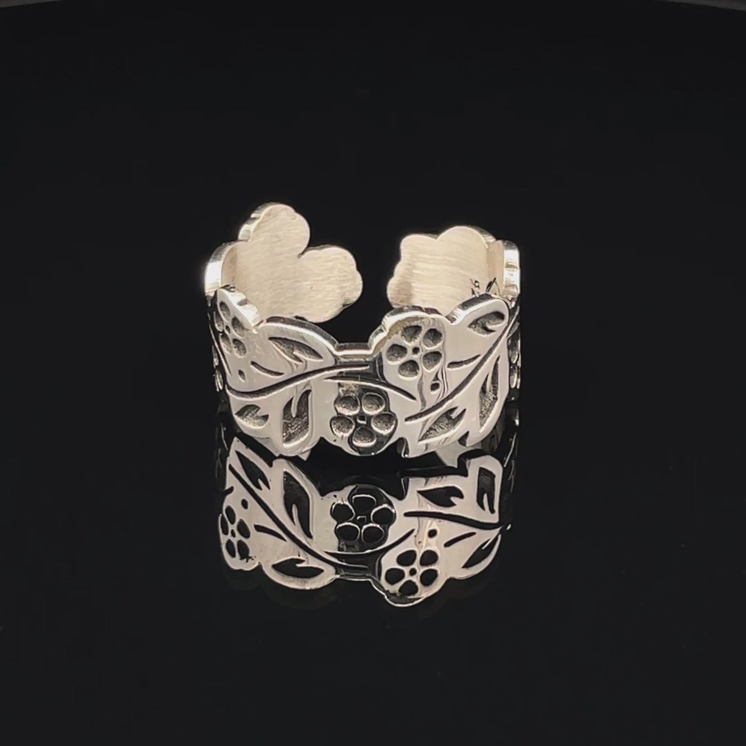 Elegant Floral Silver Ring